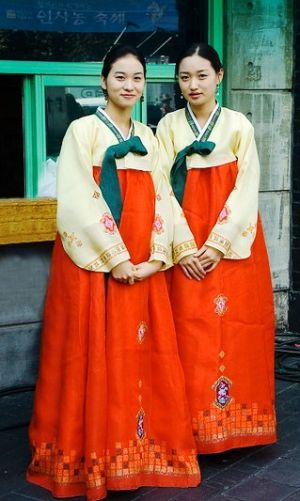 Korean women in traditional dress.jpg